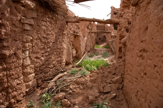 البيوت الطينية الأثرية والأنقاض التاريخية القديمة