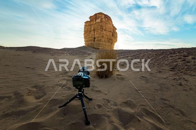 إبهام يهوذا أو إبهام الشيطان هو تكوين صخري في الصحراء بالقرب من الرياض، المملكة العربية السعودية. 23 ديسمبر 2023
