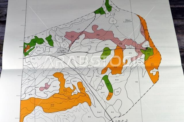 القاهرة، مصر، 2 يناير 2024: مسح تفصيلي للتربة في منطقتي حنيض وعريرة بالمملكة العربية السعودية، خرائط، تضاريس ومواقع جغرافية