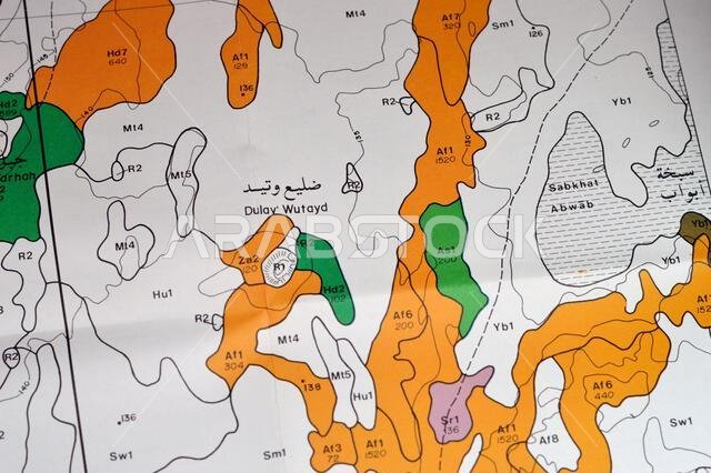 القاهرة، مصر، 2 يناير 2024: مسح تفصيلي للتربة في منطقتي حنيض وعريرة بالمملكة العربية السعودية، خرائط، تضاريس ومواقع جغرافية