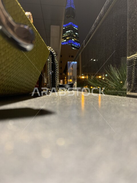 صورة لبرج الفيصلية في مدينة الرياض بالمملكة العربية السعودية ، أبراج مدينة الرياض ، معالم مشهورة في الرياض ، الفن الهندسي المعماري في السعودية ، معالم سياحية في السعودية