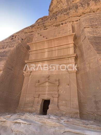 تقع مقابر الحِجر (المعروفة أيضًا باسم مدائن صالح أو الحجر) بالقرب من العلا بالمملكة العربية السعودية.