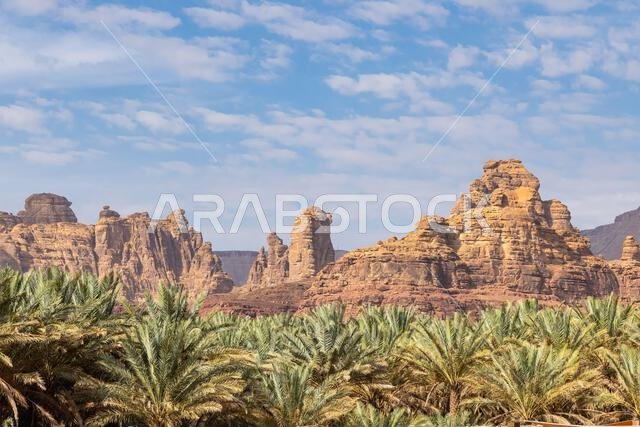 الشرق الأوسط، المملكة العربية السعودية، المدينة المنورة، العلا. جبال صحراوية في مركز زوار دادان، موقع مملكة قديمة.