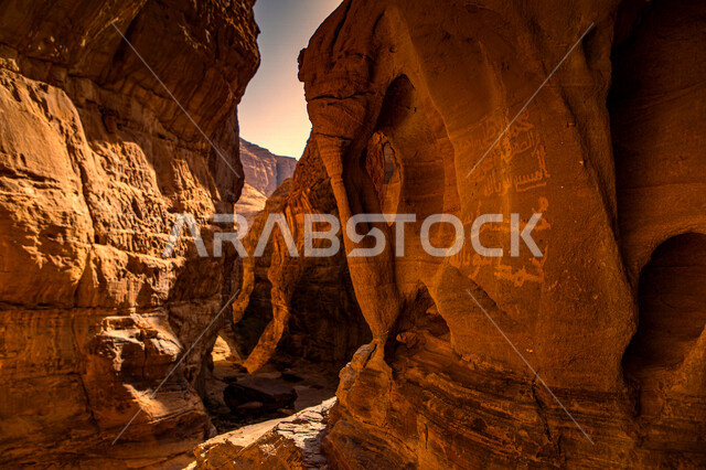 صورة إبداعية لصخرة الفيل في العلا بالمملكة العربية السعودية، جمال التكوينات الصخرية الطبيعية، صخرة الفيل في العلا، بلدة العلا القديمة، المعالم التاريخية الأثرية السياحية في السعودية، السياحة في السعودية