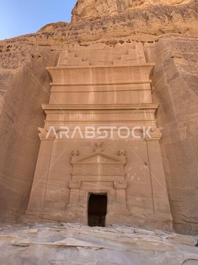 تقع مقابر الحِجر (المعروفة أيضًا باسم مدائن صالح أو الحجر) بالقرب من العلا بالمملكة العربية السعودية.