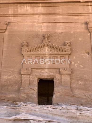 تقع مقابر الحِجر (المعروفة أيضًا باسم مدائن صالح أو الحجر) بالقرب من العلا بالمملكة العربية السعودية.