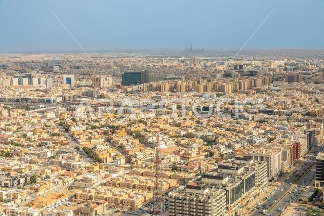 صورة جوية بانورامية لشوارع الأحياء السكنية في مدينة الرياض، المملكة العربية السعودية