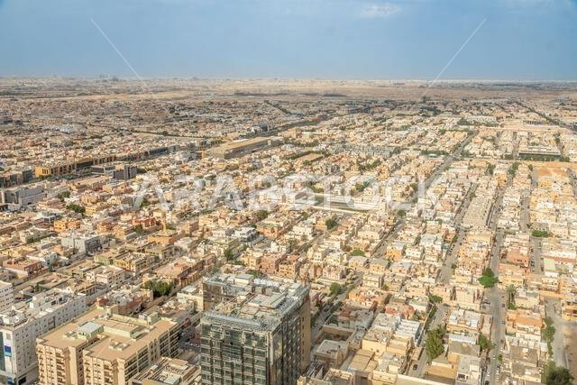 صورة جوية بانورامية لمنطقة سكنية على أطراف مدينة الرياض، المملكة العربية السعودية