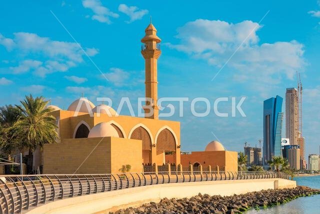 منظر للمسجد على شاطئ عام جميل في جدة، المملكة العربية السعودية