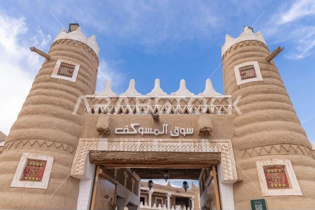 الشرق الأوسط، المملكة العربية السعودية، القصيم، عنيزة. 13 نوفمبر 2023. بوابات أحد الأسواق في عنيزة. 13 نوفمبر 2023.