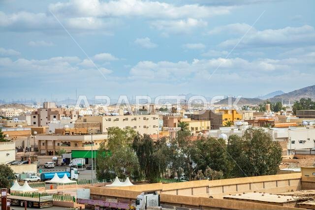 وسط مدينة حائل العربية والمناظر الطبيعية المحيطة بها، حائل، المملكة العربية السعودية
