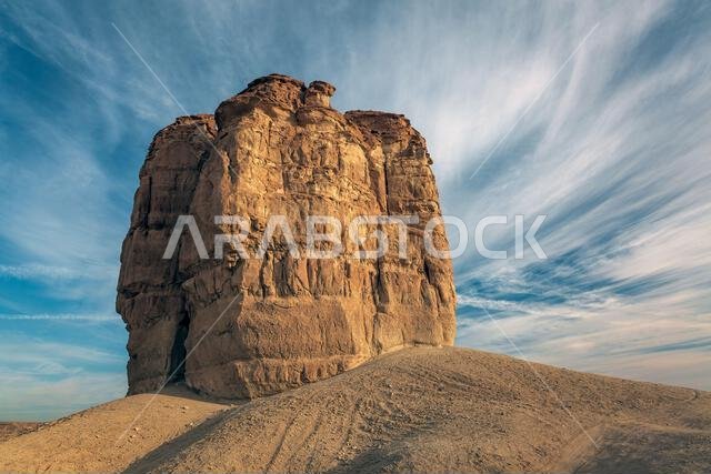 يُعرف التكوين الصخري في الصحراء بالقرب من الرياض بالمملكة العربية السعودية باسم إبهام الشيطان أو إبهام يهوذا. يُعرف التكوين الصخري في الصحراء بالقرب من الرياض بالمملكة العربية السعودية باسم إبهام الشيطان أو إبهام يهوذا.