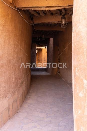 قرية أوشايجر التراثية، الرياض، المملكة العربية السعودية، الشرق الأوسط. زقاق مسقوف في قرية أوشايجر التراثية.