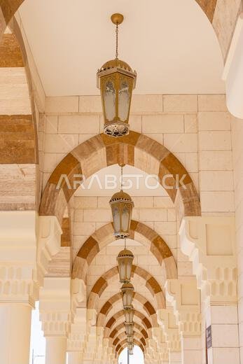 الشرق الأوسط، المملكة العربية السعودية، منطقة المدينة المنورة، المدينة المنورة. 20 نوفمبر 2023. قوس مسجد فاش أسفل جبل أحد.