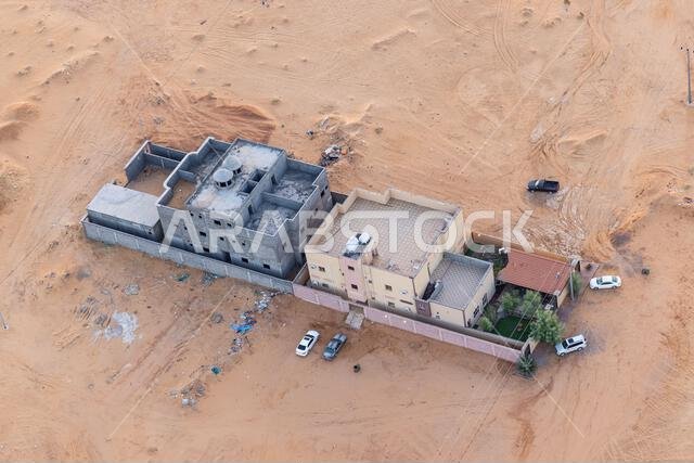 الشرق الأوسط، المملكة العربية السعودية، المدينة المنورة، العلا. 19 نوفمبر 2023. مجمع سكني خاص في الصحراء السعودية.