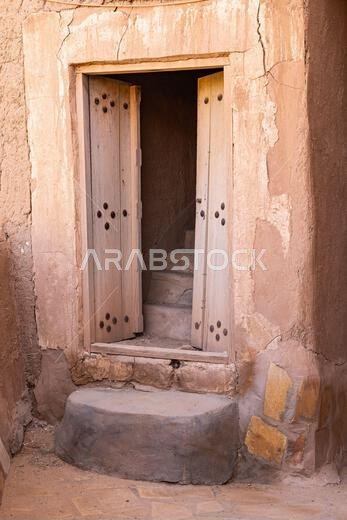 Ushaiger Heritage Village, Riyadh, Saudi Arabia, Middle East. Doorway on an old mud brick building in the Ushaiger Heritage Village.