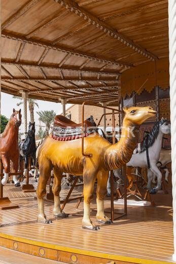 الدرعية، الرياض، المملكة العربية السعودية، الشرق الأوسط. جمل على دائري في منطقة الدرعية بالرياض.