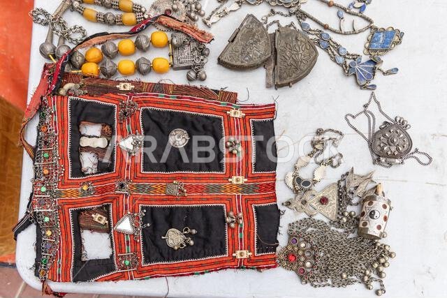 Middle East, Saudi Arabia, Riyadh, Al-Dirah. Jewely and crafts at the Souq Al-Zal.