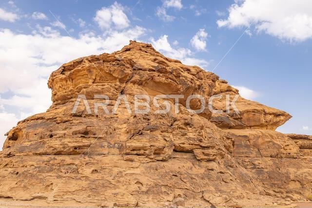 Middle East, Saudi Arabia, Hail Province, Jubbah. Rock formation with petroglyphs at Ob Sinman Mountain.
