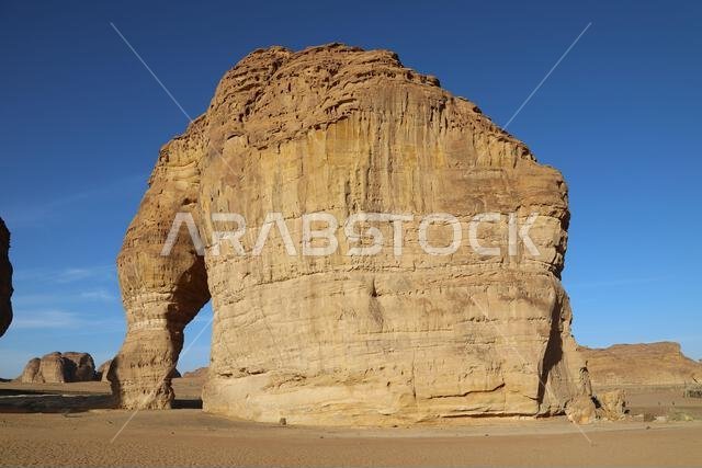 صخرة الفيل في صحراء المملكة العربية السعودية