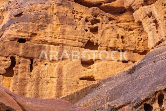 كتابات مكتبة الحج الحجرية القديمة في جبل عكمة، العلا، المملكة العربية السعودية