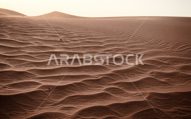 صورة جمالية للكثبان الرملية , تشكيلات الرمال في صحراء المملكة العربية السعودية , الرمال الذهبية الناعمة .