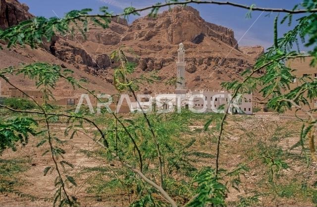 حضرموت هي منطقة في جنوب الجزيرة العربية، تضم شرق اليمن وأجزاء من غرب عُمان وجنوب المملكة العربية السعودية