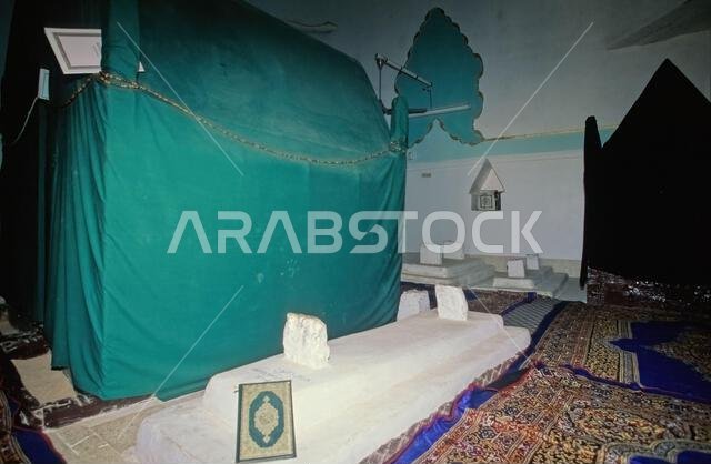 حضرموت هي منطقة في جنوب الجزيرة العربية، تضم شرق اليمن وأجزاء من غرب عُمان وجنوب المملكة العربية السعودية.