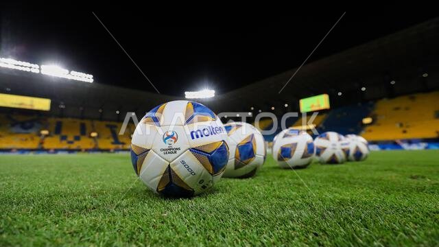 كرات مولتن في صورة قبل مباراة النصر (السعودية) ضد استقلال (تايوان) ضمن الجولة الثانية من دوري أبطال آسيا 2023-2024، المجموعة الخامسة، على ملعب الأول بارك في الرياض، المملكة العربية السعودية، بتاريخ 2 أكتوبر 2023. تصوير: سترينجر / باور سبورت إيميجز