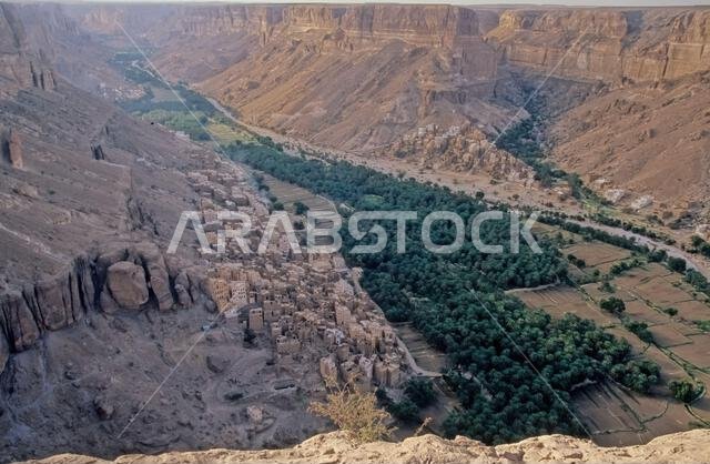 حضرموت هي منطقة في جنوب الجزيرة العربية، تضم شرق اليمن وأجزاء من غرب عُمان وجنوب المملكة العربية السعودية