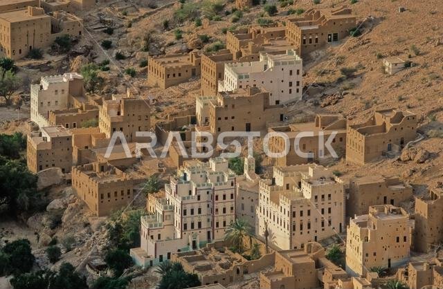 حضرموت هي منطقة في جنوب الجزيرة العربية، تضم شرق اليمن وأجزاء من غرب عُمان وجنوب المملكة العربية السعودية.