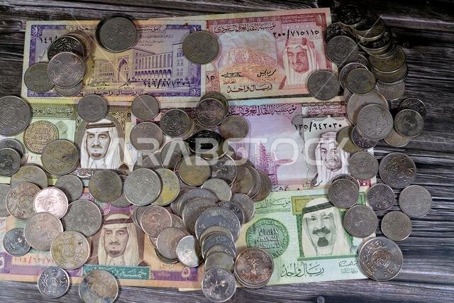 عملات الريال السعودي، أوراق نقدية وعملات معدنية من عصور مختلفة من المملكة العربية السعودية، عملات سعودية قديمة عتيقة، قيمتها.