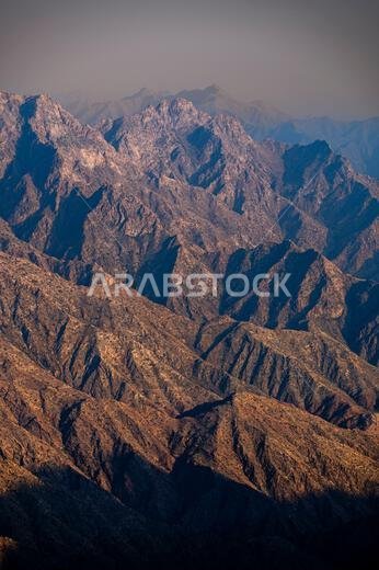 جبال عسير من نقطة مشاهدة الحبالة، وهي واحدة من أكثر الوجهات السياحية شعبية في المملكة العربية السعودية.
