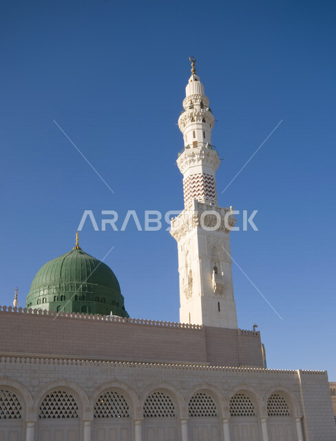Close-up of the green dome of the Prophet’s Mosque in Medina, Saudi Arabia, worship and getting closer to God, the minaret of the Prophet’s Mosque, the Prophet’s Mosque, the Prophet’s Mosque, religious landmarks in Saudi Arabia, Islamism and worship