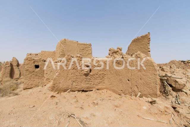 Ruins of ancient arab middle eastern old town built of mud bricks, old mosque with minaret in riyadh, saudi arabia