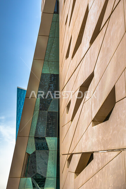 صورة بزاوية من الاسفل لمركز الملك عبدالله المالي ( كافد ) في الرياض بالمملكة العربية السعودية، الأبراج وناطحات السحاب، معالم الرياض المشهورة، الفن الهندسي المعماري بالسعودية، السياحة في السعودية