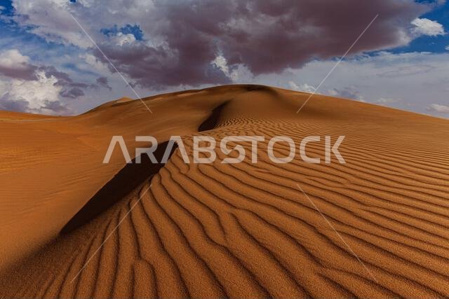 Ripples on the ridge of a sand dune in desert landscape, Saudi Arabia