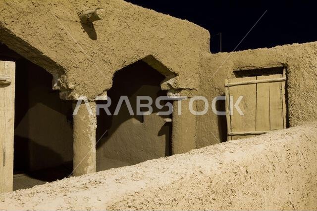 مسجد أثري مبني من الطين في الرياض بالمملكة العربية السعودية