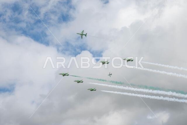 غلوسترشاير، إنجلترا - 15 يوليو 2023: طائرات هوك MK65 التابعة لسلاح الجو الملكي السعودي من طراز BAE Systems في معرض ريات 2023 غلوسترشاير، إنجلترا - 15 يوليو 2023: طائرات هوك MK65 التابعة لسلاح الجو الملكي السعودي من طراز BAE Systems في معرض ريات 2023
