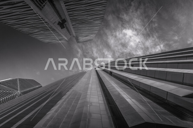 صورة بزاوية من الاسفل لمركز الملك عبدالله المالي ( كافد ) في الرياض بالمملكة العربية السعودية، الأبراج وناطحات السحاب، معالم الرياض المشهورة، الفن الهندسي المعماري بالسعودية، السياحة في السعودية، صورة بالابيض والاسود