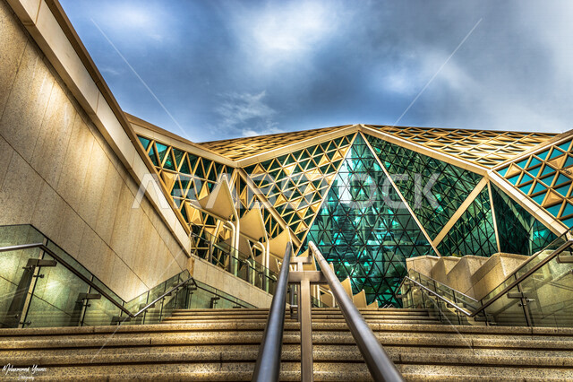 صورة مقربة من الاسفل لمركز الملك عبدالله المالي ( كافد ) في الرياض بالمملكة العربية السعودية، الأبراج وناطحات السحاب، معالم الرياض المشهورة، الفن الهندسي المعماري بالسعودية، السياحة في السعودية