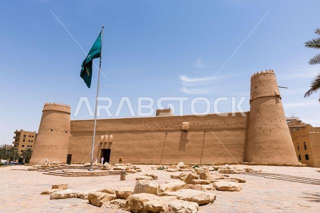 قلعة المصمك، التي تُسمى أيضًا قلعة المصمك أو قصر المصمك، هي قلعة مبنية من الطين والطوب اللبن في حي الديرة بمدينة الرياض، المملكة العربية السعودية.