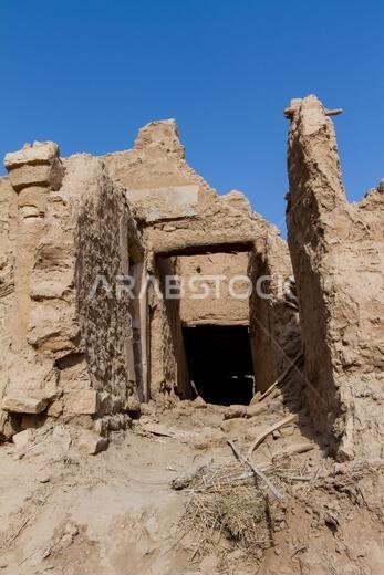 Ruins of ancient arab middle eastern old town built of mud bricks, old mosque with minaret in riyadh, saudi arabia