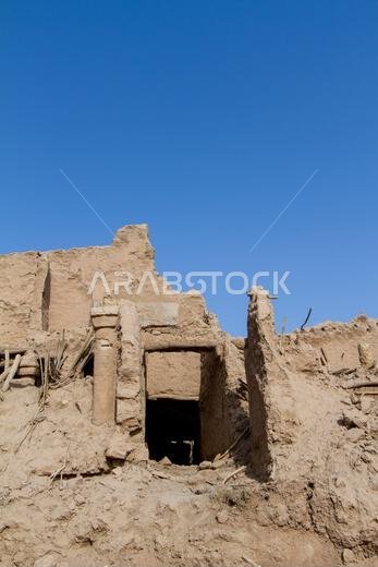 Ruins of ancient arab middle eastern old town built of mud bricks, old mosque with minaret in riyadh, saudi arabia