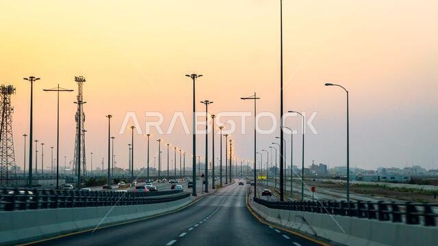 منظر الطريق السريع بين الدمام والخبر - المملكة العربية السعودية.