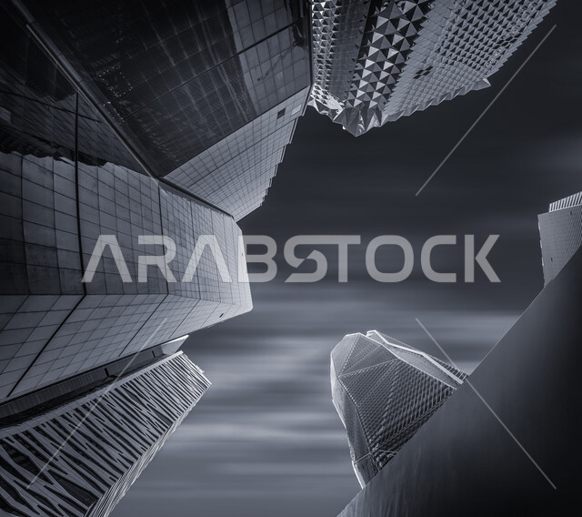 صورة من الاسفل لمركز الملك عبدالله المالي ( كافد ) في الرياض بالمملكة العربية السعودية، الأبراج وناطحات السحاب، معالم الرياض المشهورة، الفن الهندسي المعماري بالسعودية، السياحة في السعودية، صورة بالابيض والاسود