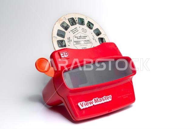 3D photo slide toy. Color dia film cartridge with photos of the Kaaba of Muslims. 3D dia photo slide tool from View Master brand.