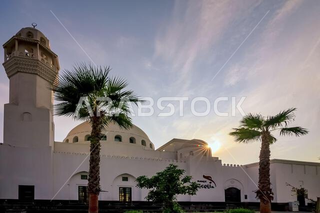 منظر صباحي جميل لمسجد كورنيش الخبر - الخبر، المملكة العربية السعودية. ١٢ يوليو ٢٠٢٣.