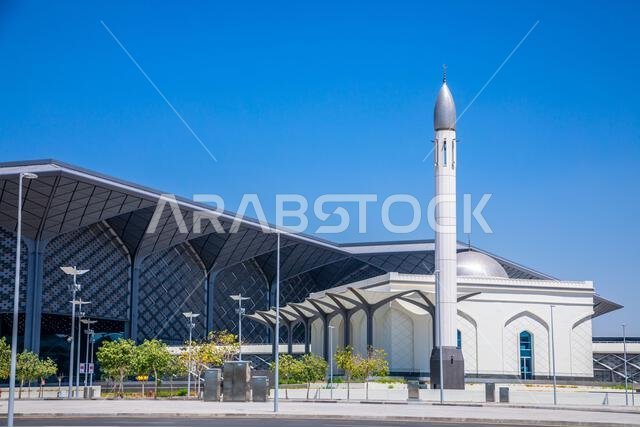 مسجد أبيض حديث ذو مئذنة، جدة، المملكة العربية السعودية مسجد أبيض حديث ذو مئذنة، جدة، المملكة العربية السعودية