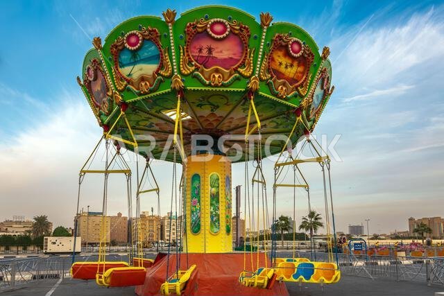 منظر صباحي رائع في حديقة الخبر مع خلفية سماء خلابة - المدينة: الخبر، المملكة العربية السعودية.